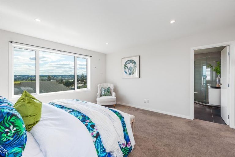 Photo of property in 5 Bridget Court, Red Beach, 0932