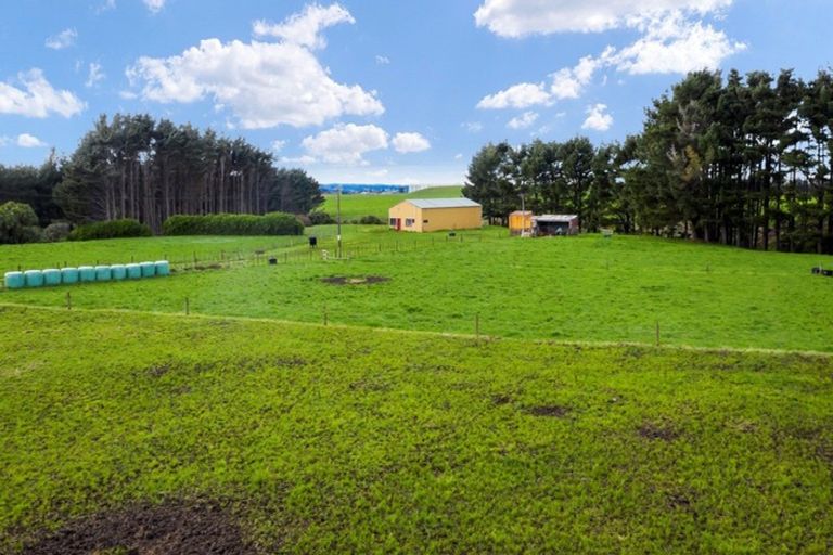 Photo of property in 69 Iredale Road, Hawera, 4610