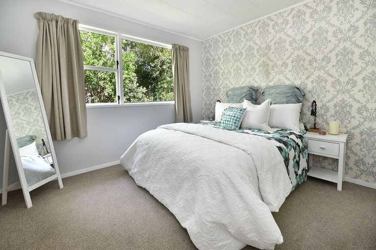 Photo of property in 214 Whangaparaoa Road, Red Beach, 0932