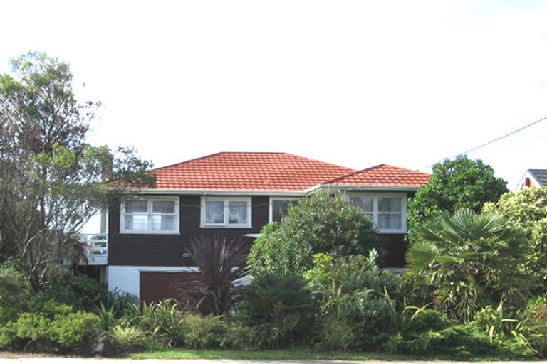 Photo of property in 213 Hobsonville Road, Hobsonville, Auckland, 0618