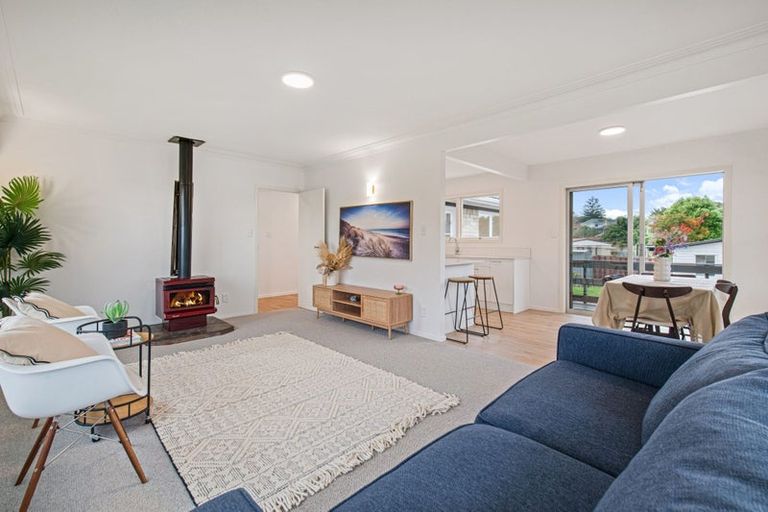 Photo of property in 42 Ray Small Drive, Pahurehure, Papakura, 2113