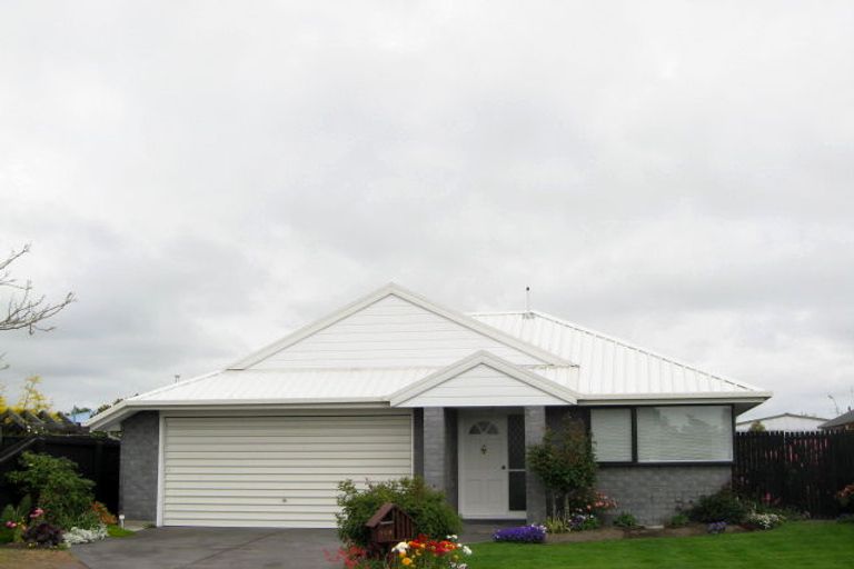 Photo of property in 1/10 Hibiscus Place, Redwood, Christchurch, 8051