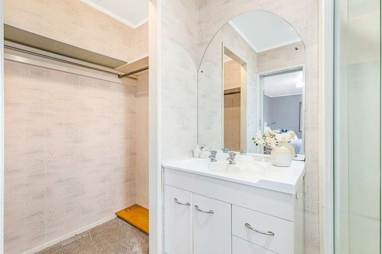 Photo of property in 10 Gemini Place, Kawaha Point, Rotorua, 3010