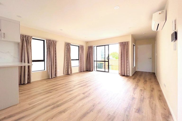 Photo of property in 367c Don Buck Road, Massey, Auckland, 0614