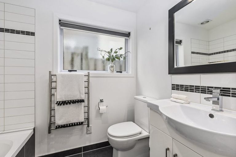 Photo of property in 16a Lincoln Avenue, Tawa, Wellington, 5028