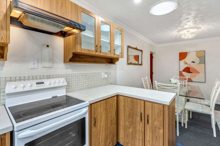 Photo of property in 3 Caroline Crescent, Highbury, Palmerston North, 4412