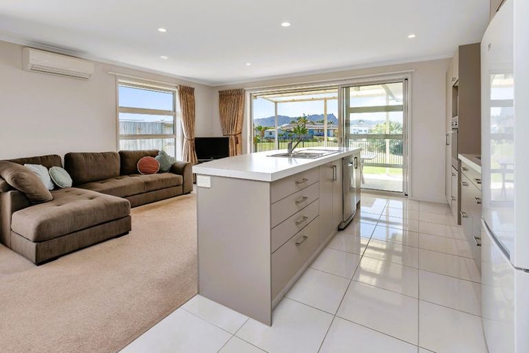 Photo of property in 12 Sando Way, One Tree Point, 0118