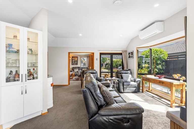 Photo of property in 142 Inwoods Close, Parklands, Christchurch, 8083