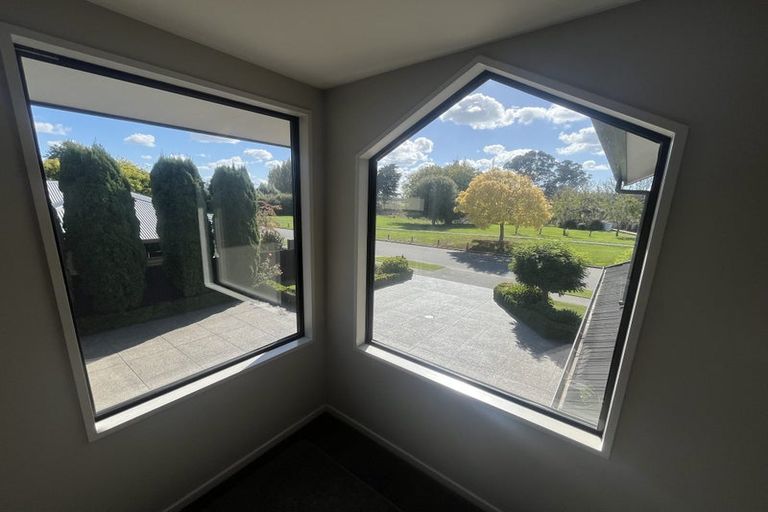 Photo of property in 74 Willowview Drive, Redwood, Christchurch, 8051