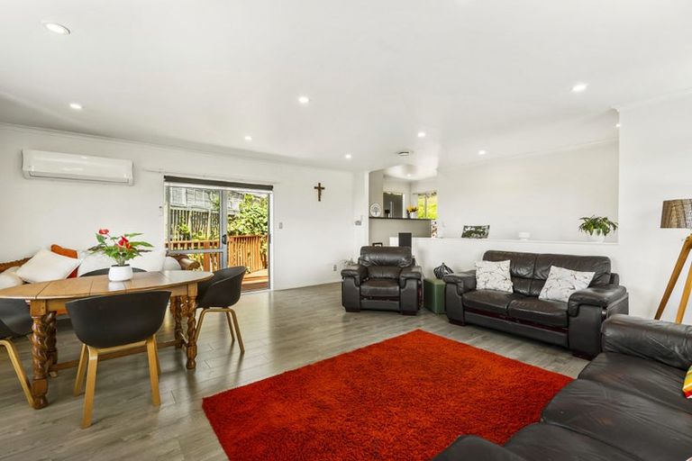 Photo of property in 60a Topliss Drive, Northcross, Auckland, 0632