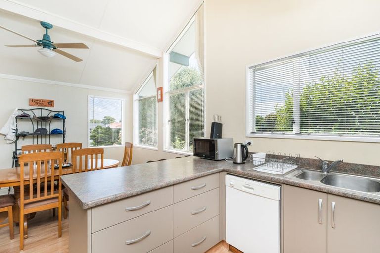 Photo of property in 2 Paradise Place, Milson, Palmerston North, 4414