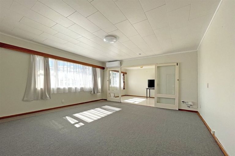 Photo of property in 75 Larnoch Road, Henderson, Auckland, 0610