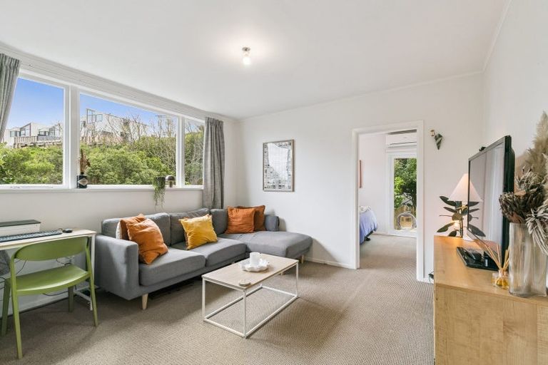 Photo of property in 3/8 Mataroa Avenue, Northland, Wellington, 6012