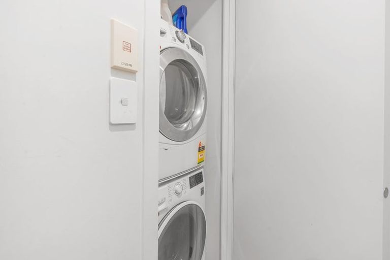 Photo of property in Frank Sargeson Apts, 202/74 Anzac Street, Takapuna, Auckland, 0622