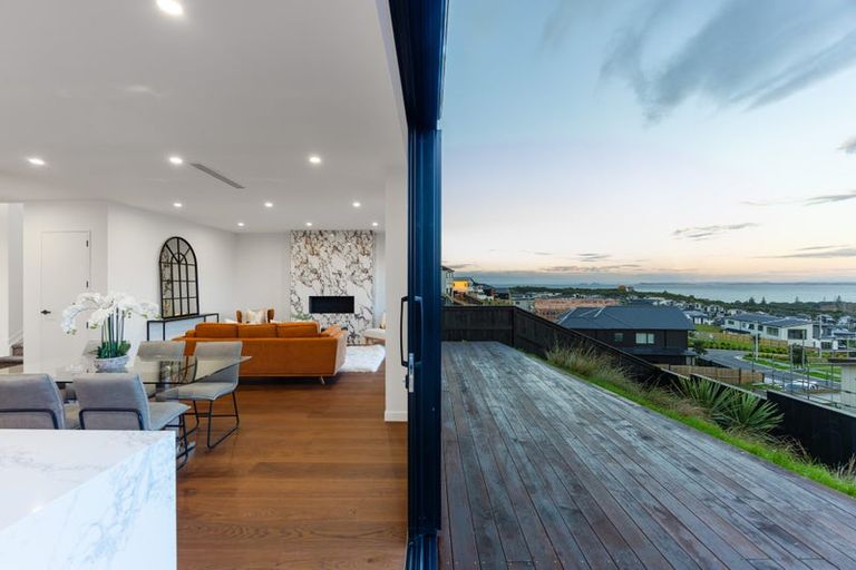 Photo of property in 218 Vaughans Road, Long Bay, Auckland, 0792