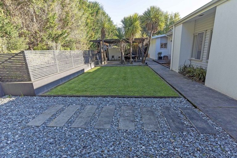 Photo of property in 1 Lakeside Terrace, Westport, 7892