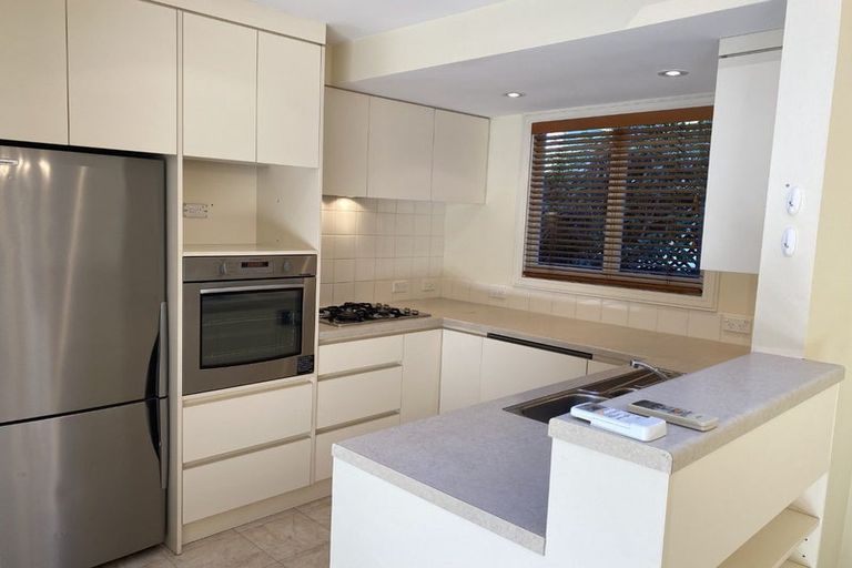 Photo of property in 2/11 Memorial Avenue, Ilam, Christchurch, 8053