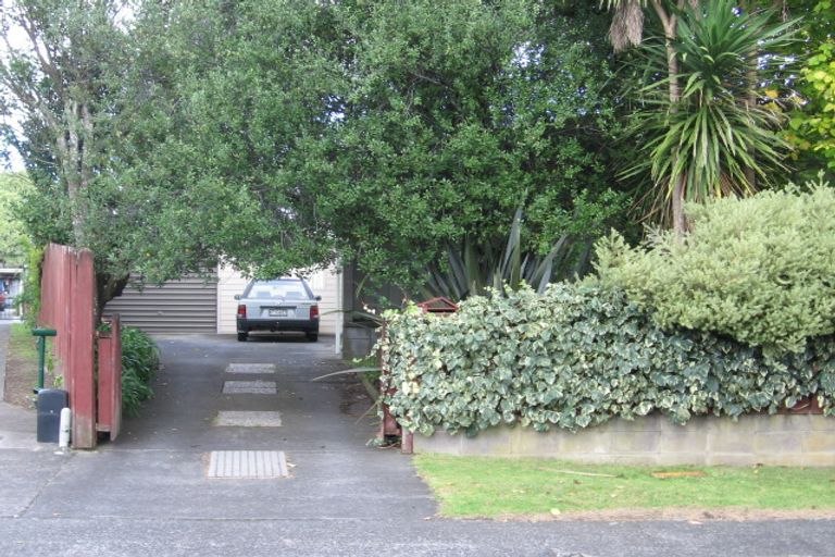 Photo of property in 22 Brennan Avenue, Te Atatu Peninsula, Auckland, 0610