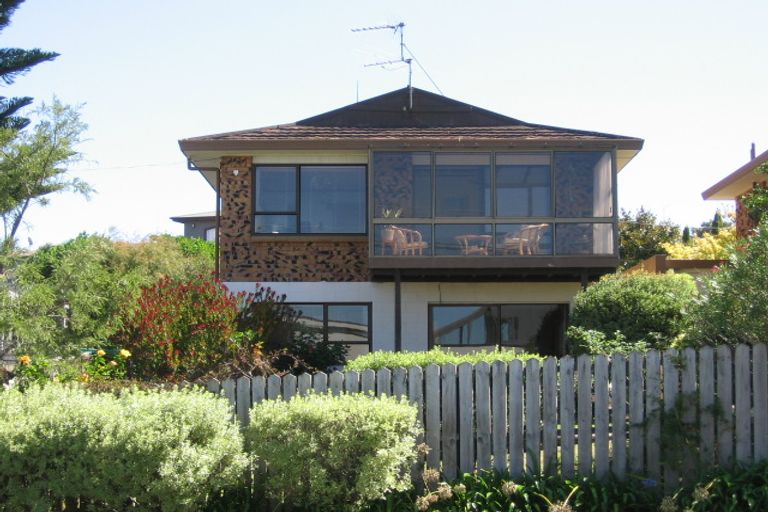 Photo of property in 2/32 Beach Road, Castor Bay, Auckland, 0620