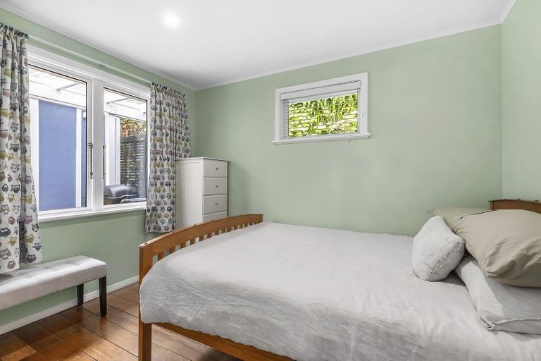 Photo of property in 65 Airlie Road, Plimmerton, Porirua, 5026