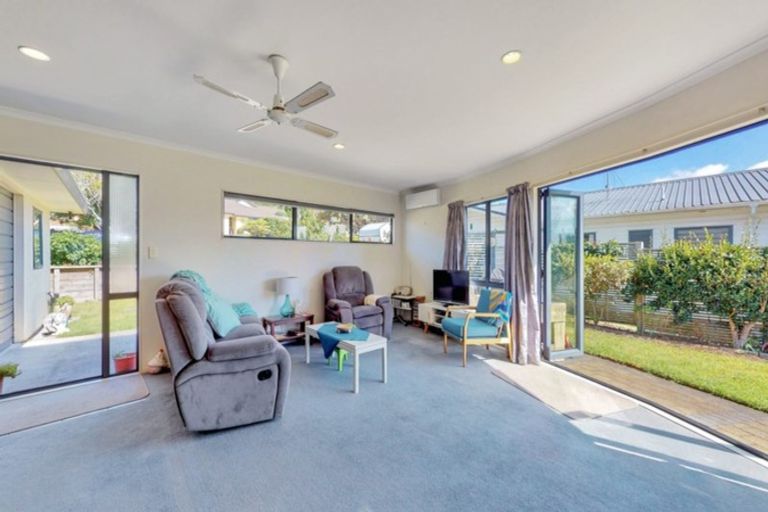 Photo of property in 35 Waipuna Grove, Welcome Bay, Tauranga, 3112