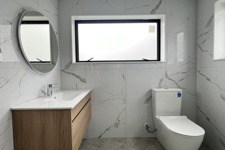 Photo of property in 105a Bond Crescent, Forrest Hill, Auckland, 0620