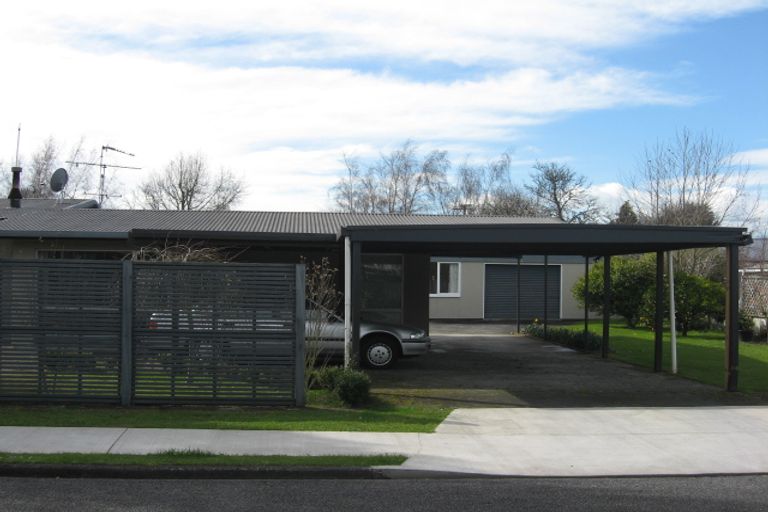 Photo of property in 21 Mcmaster Street, Greytown, 5712