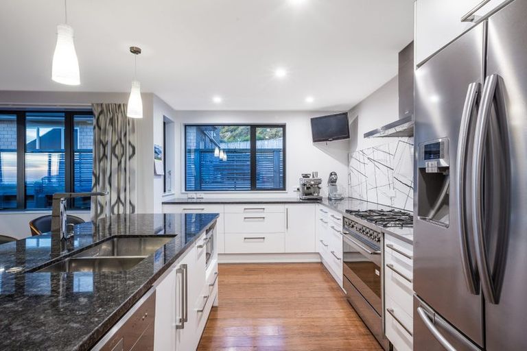 Photo of property in 14 The Fjord, Aotea, Porirua, 5024