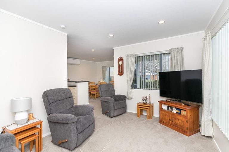 Photo of property in 2 Arundel Place, Nawton, Hamilton, 3200