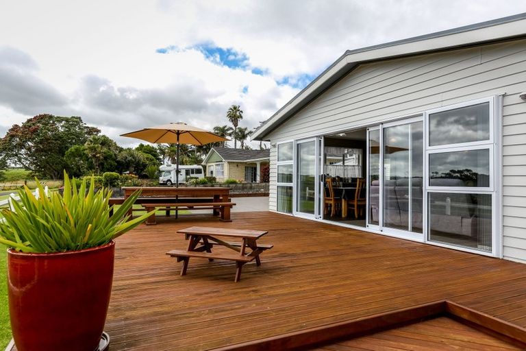 Photo of property in 20 Mace Terrace, Oakura, 4314