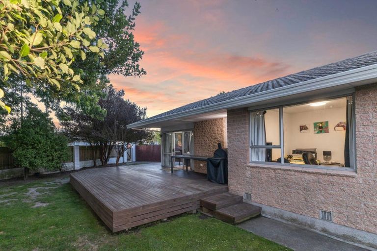 Photo of property in 2 Magenta Place, Broomfield, Christchurch, 8042