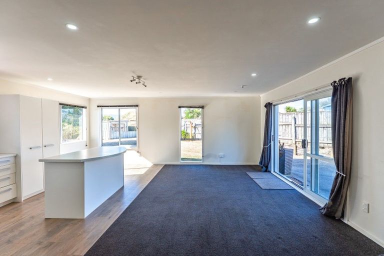 Photo of property in 52 Sarah Street, Waikawa Beach, Levin, 5573