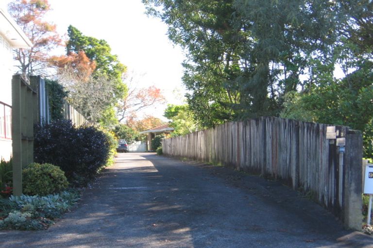 Photo of property in 1/98 Roberts Road, Te Atatu South, Auckland, 0610