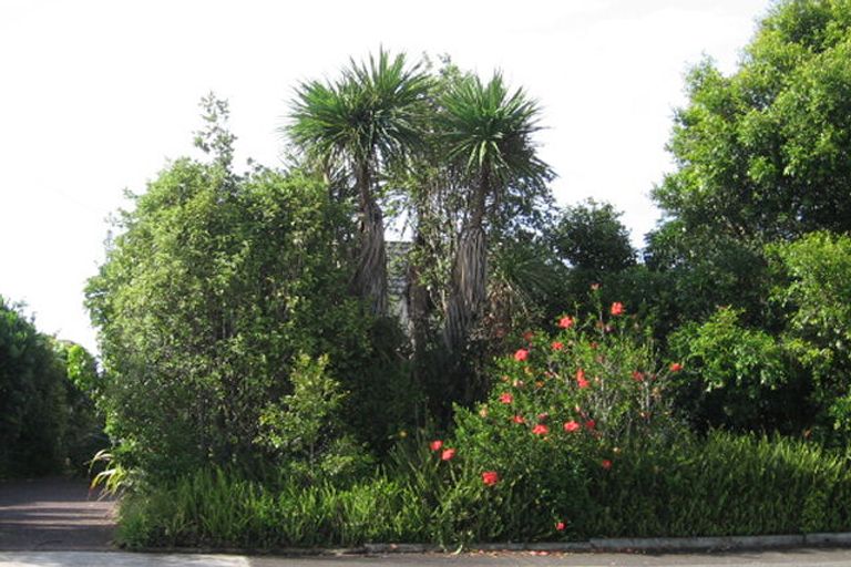 Photo of property in 211 Hobsonville Road, Hobsonville, Auckland, 0618