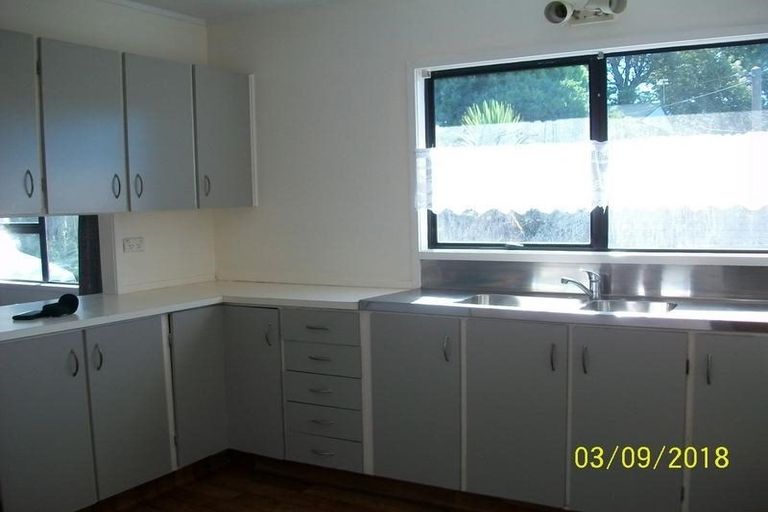 Photo of property in 2/19a Ribblesdale Road, Henderson, Auckland, 0612