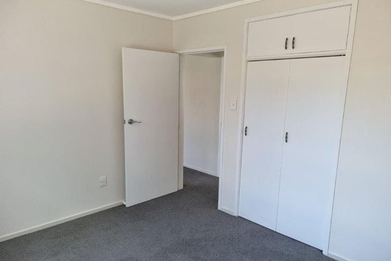 Photo of property in 37 Graham Avenue, Te Atatu Peninsula, Auckland, 0610