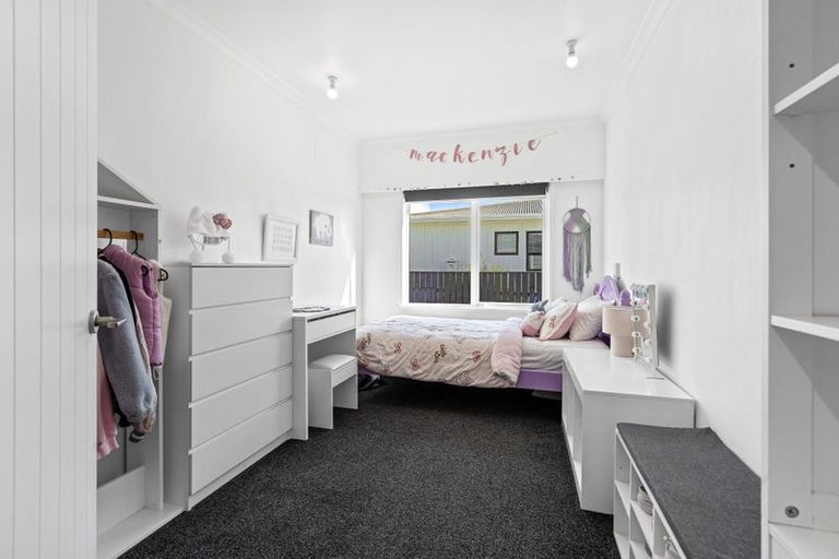 Photo of property in 73 Kawiu Road, Levin, 5510