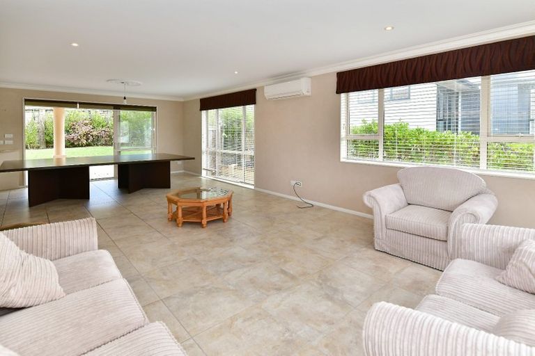 Photo of property in 52 Grovenor Drive, Orewa, 0931