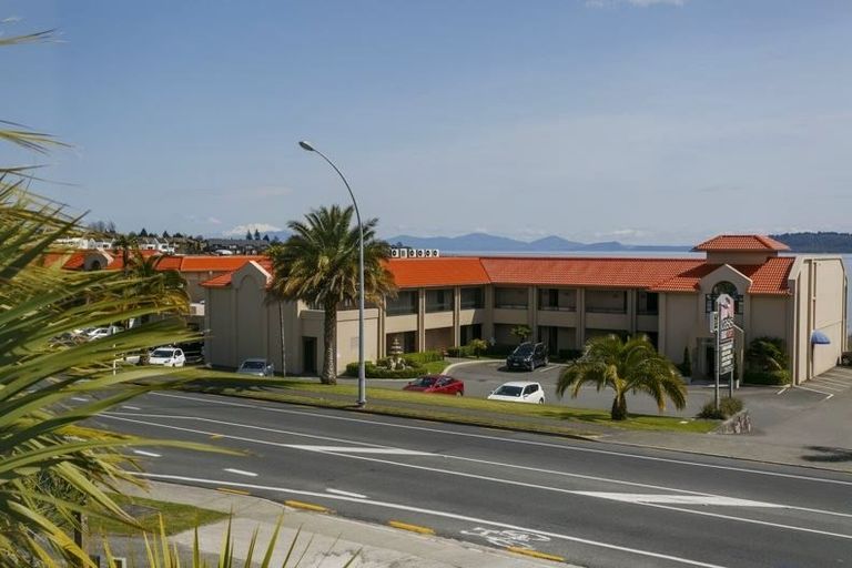 Photo of property in 232 Lake Terrace, Waipahihi, Taupo, 3330