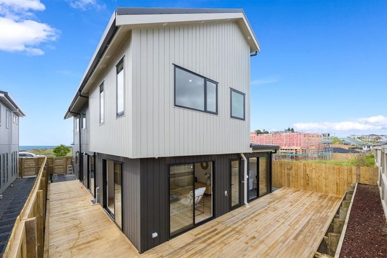 Photo of property in 60 Matangi View Drive, Orewa, 0931