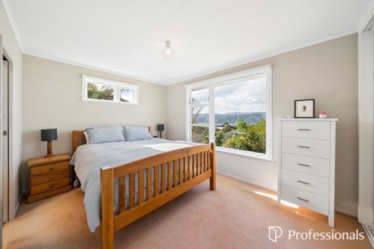 Photo of property in 24 Pekanga Road, Normandale, Lower Hutt, 5010