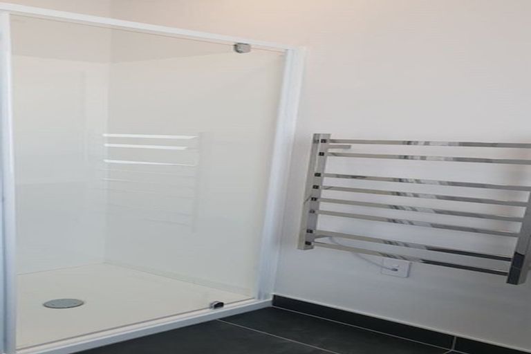 Photo of property in 15/62u Spenmoor Street, Newlands, Wellington, 6037