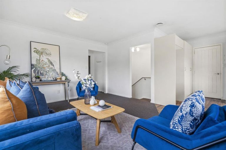 Photo of property in 43a Stewart Drive, Newlands, Wellington, 6037