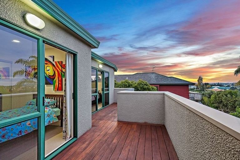 Photo of property in 151 Colwill Road, Massey, Auckland, 0614