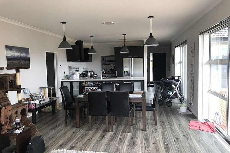 Photo of property in 92 Pohutukawa Parade, Riverhead, 0820