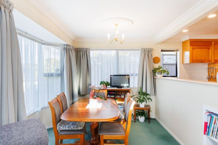 Photo of property in 1 Wincanton Place, Awapuni, Palmerston North, 4412
