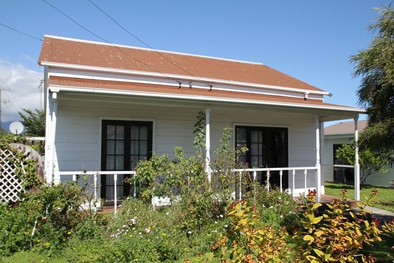 Photo of property in 40 Cobden Street, Westport, 7825