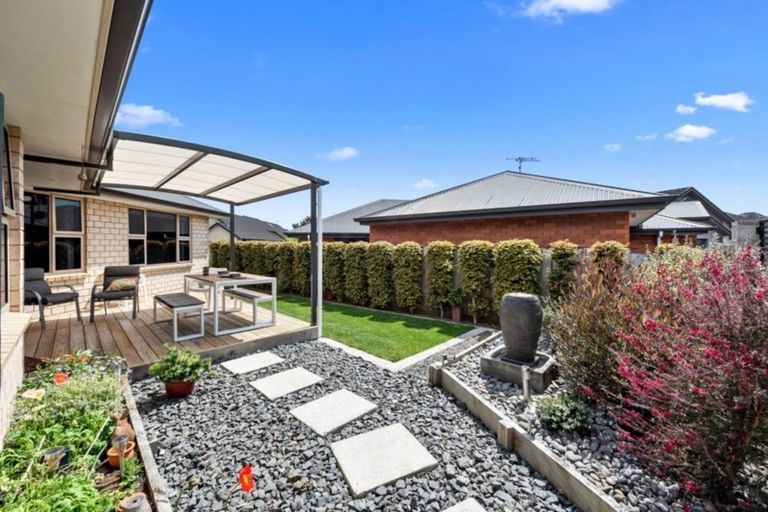 Photo of property in 18 Gibbston Close, Huntington, Hamilton, 3210