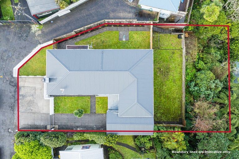 Photo of property in 13e York Crescent, Westown, New Plymouth, 4310