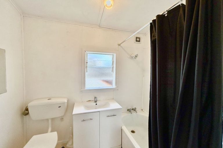 Photo of property in 1/41 Aeroview Drive, Beach Haven, Auckland, 0626